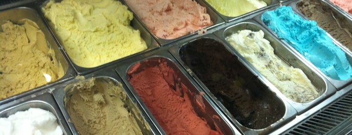 Cold Stone Creamery is one of The 9 Best Places for Raspberry Sauce in Phoenix.