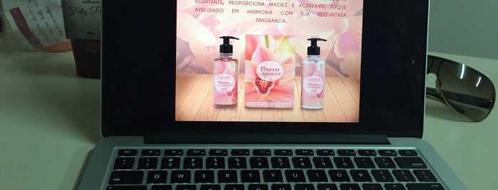 Realgem's do Brasil FLORENCE Cosmeticos is one of Renataさんのお気に入りスポット.