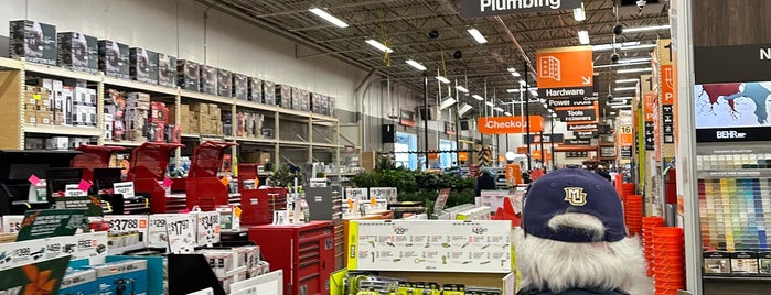 The Home Depot is one of Lizzieさんのお気に入りスポット.