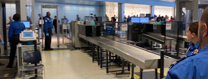 TSA PreCheck is one of Orte, die Mike gefallen.