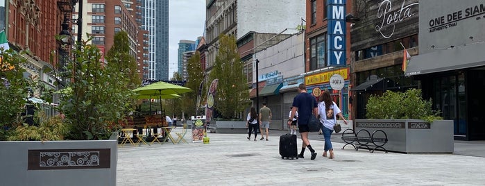 Newark Avenue Pedestrian Plaza is one of Lieux qui ont plu à SKW.