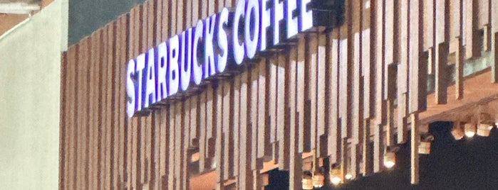 Starbucks is one of Orte, die Shank gefallen.