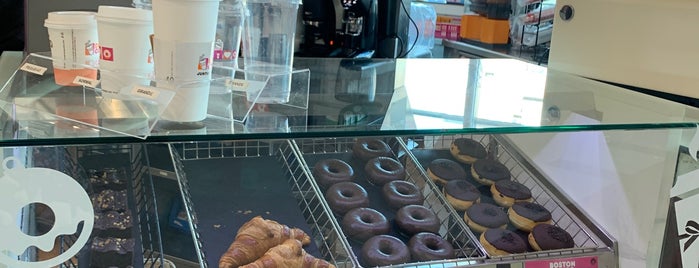 Dunkin' Coffee is one of สถานที่ที่ Felix ถูกใจ.