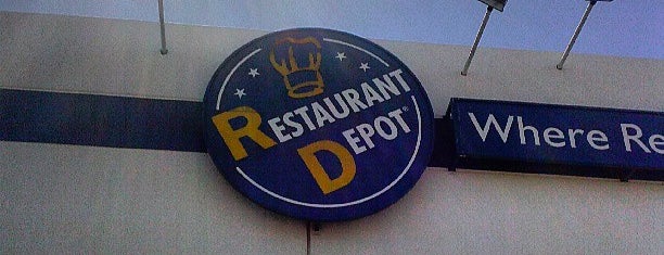 Restaurant Depot is one of Tempat yang Disukai Arturo.