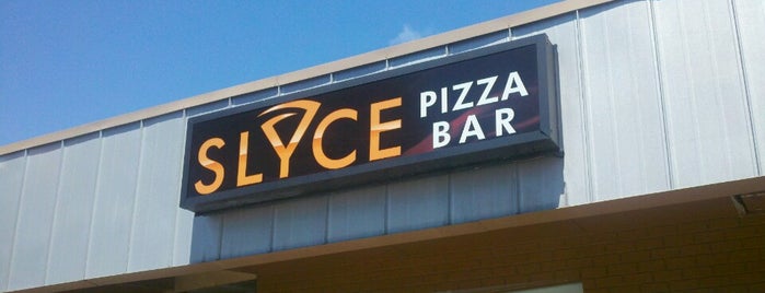 Slyce Pizza Bar is one of Orte, die Clint gefallen.