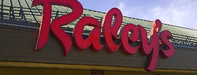 Raley's is one of Locais curtidos por Rob.