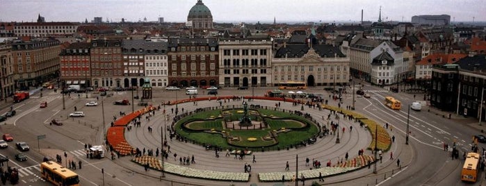 Kgs. Nytorv is one of Ea&Justins recommendations for our guests<3.