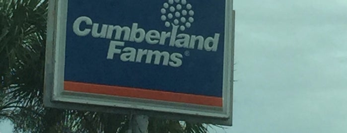 Cumberland Farms is one of Lizzieさんのお気に入りスポット.
