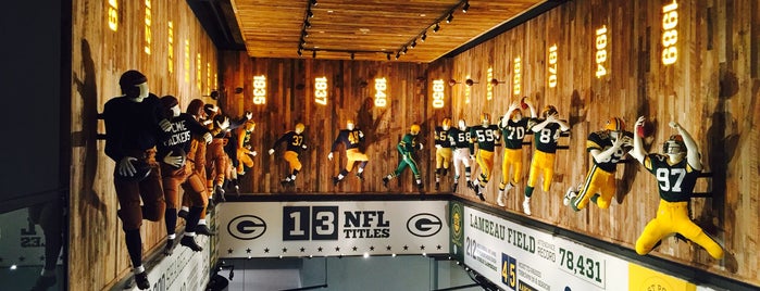 Green Bay Packers Hall of Fame is one of สถานที่ที่ Sweta ถูกใจ.