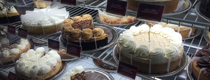 The Cheesecake Factory is one of Spots Vol.1 - CDMX.
