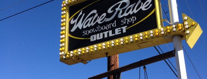 Wave Rave Snowboard Shop Outlet is one of royciferさんのお気に入りスポット.