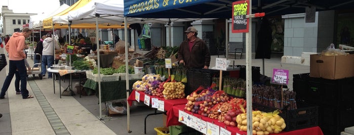 Ferry Plaza Farmers Market is one of CU In 2013 Guide to San Francisco.