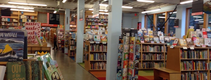 Powell's City of Books is one of Orte, die Isabel gefallen.