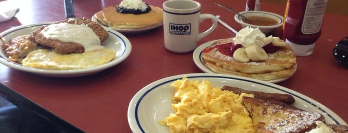 IHOP is one of Isabelさんのお気に入りスポット.