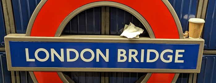 London Bridge London Underground Station is one of El diario de Bridget Jones.