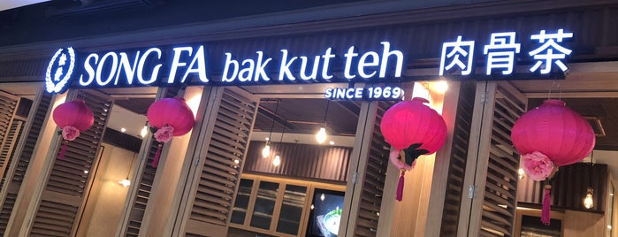 Song Fa Bak Kut Teh is one of Orte, die Desmond gefallen.
