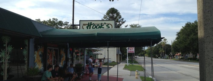 Hook's Sushi Bar & Thai Food is one of Lugares favoritos de Eric.