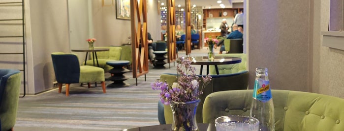 Hilton Executive Lounge is one of The 15 Best Places with Wifi in Frankfurt Am Main.