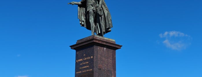 Gustaf III-statyn is one of Stockholm.