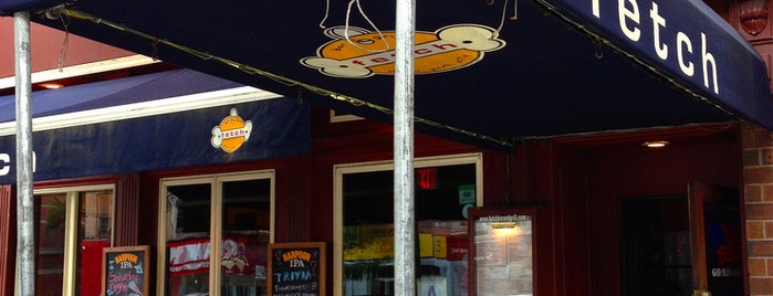 Fetch Bar and Grill is one of สถานที่ที่ rogey_mac ถูกใจ.