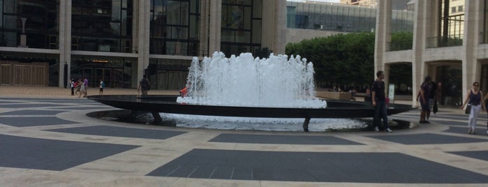 Lincoln Center’s Revson Fountain is one of สถานที่ที่บันทึกไว้ของ Kristi.