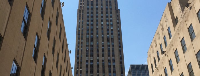 Rockefeller Center is one of NYC basics 2018.