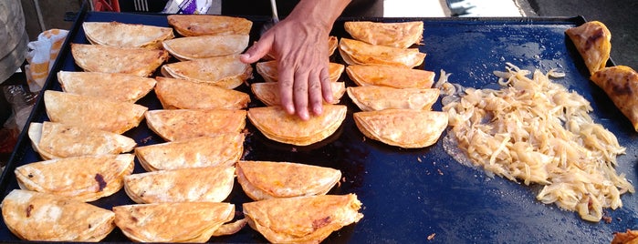 Tacos de Birria waltmart is one of York 님이 좋아한 장소.