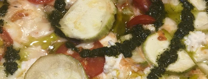 Pizza Locale is one of Posti che sono piaciuti a Fikret.