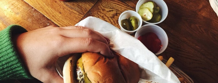 Tommi's Burger Joint is one of V'ın Beğendiği Mekanlar.