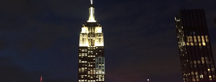 230 Fifth Rooftop Lounge is one of Lugares favoritos de N.