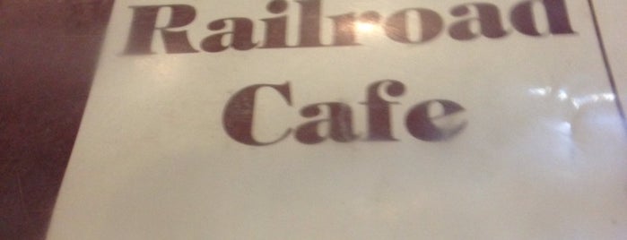 Crown Railroad Cafe is one of Danielle'nin Kaydettiği Mekanlar.