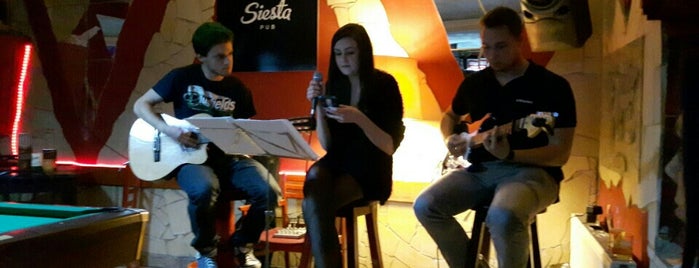 Siesta Cafe & Lounge is one of Kocsmák.