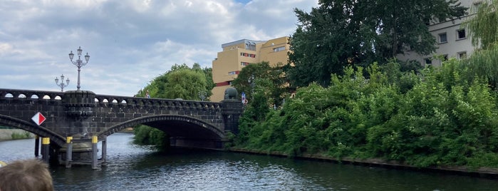 Moabiter Brücke is one of Bridges of Berlin.