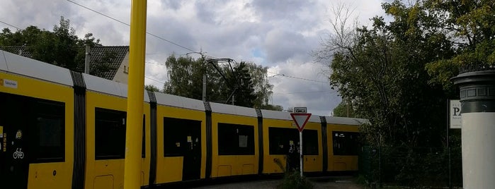 H Rosenthal Nord is one of Berlin MetroTram line M1.