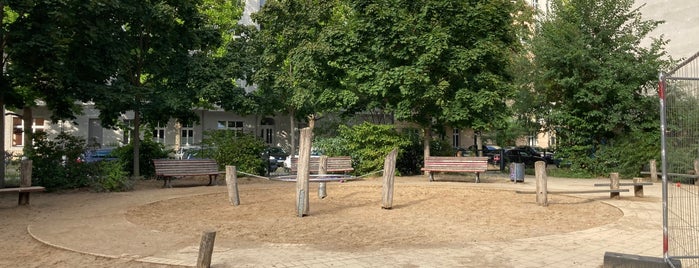 Trampolinspielplatz is one of Orte, die Babbo gefallen.