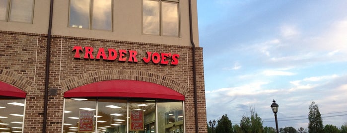 Trader Joe's is one of Orte, die Jordan gefallen.