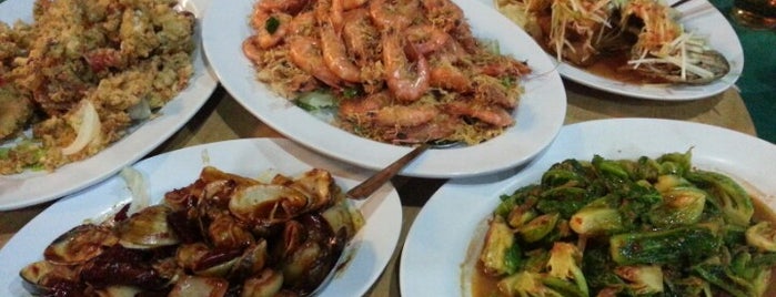 Gayang Seafood Restaurant 佳揚海鮮樓 is one of Top 10 favorites places in Kota Kinabalu, Malaysia.
