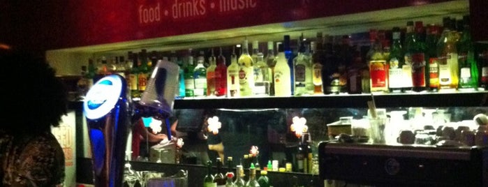 Fusion Bar & Club is one of Bares.