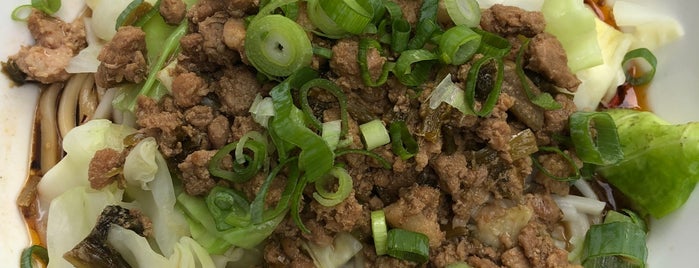 Chungking Noodles is one of Lugares favoritos de Alina.