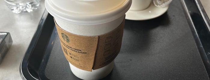 Starbucks is one of mehmetさんのお気に入りスポット.