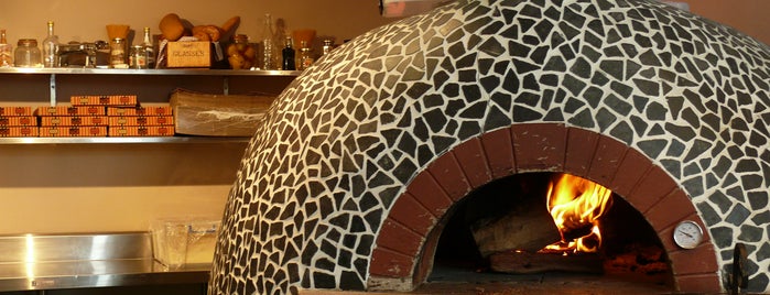The Fringe Bar & Pizza is one of Posti salvati di Michael.
