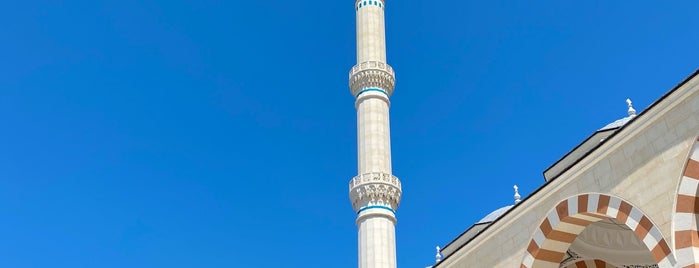 Çamlıca Camii is one of Nihatさんのお気に入りスポット.