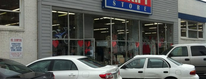 Red White & Blue Thrift Store is one of สถานที่ที่บันทึกไว้ของ Trever.