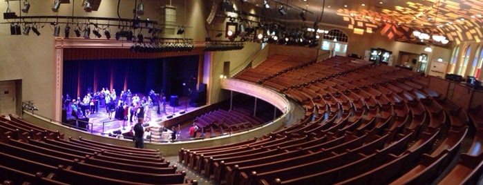 Ryman Auditorium is one of Nashville 🔥🐓🎼🫙.