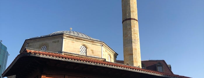 Xhamia e Jashar Pashës is one of Lugares favoritos de Carl.