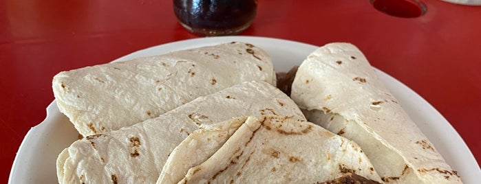 Tacos de la Coca is one of Desayunos informales.