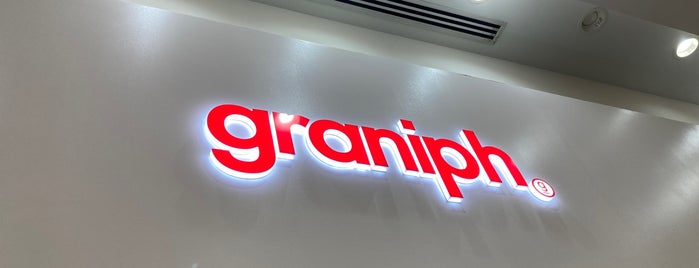 Design Tshirts Store graniph is one of 西宮ガーデンズ.