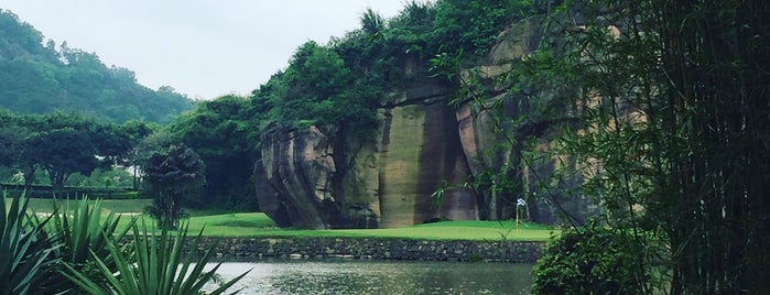 Lotus Hill Golf Resort 蓮花山高爾夫球會 is one of Tempat yang Disukai Nancerella.