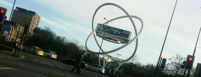 Wandsworth Bridge Roundabout is one of สถานที่ที่ Mike ถูกใจ.