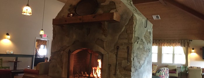 Fireside Lounge is one of Lieux qui ont plu à Dj.